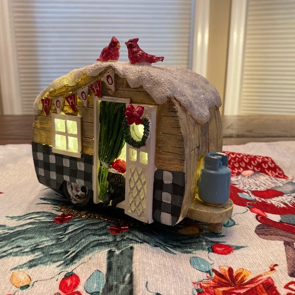 Lighted Snowy Christmas Camper With Cardinals & A Black Lab Resin Decor - Picture 7 of 16